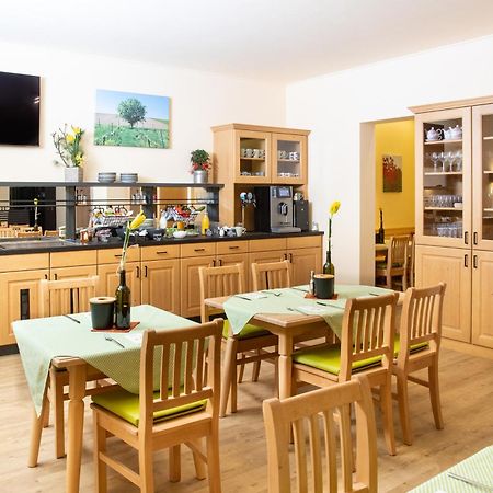 Landhaus Storch - Pension Gänserndorf Dış mekan fotoğraf