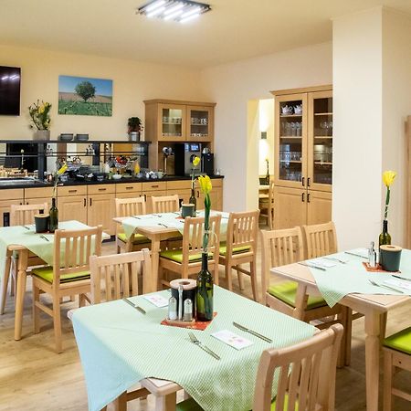 Landhaus Storch - Pension Gänserndorf Dış mekan fotoğraf