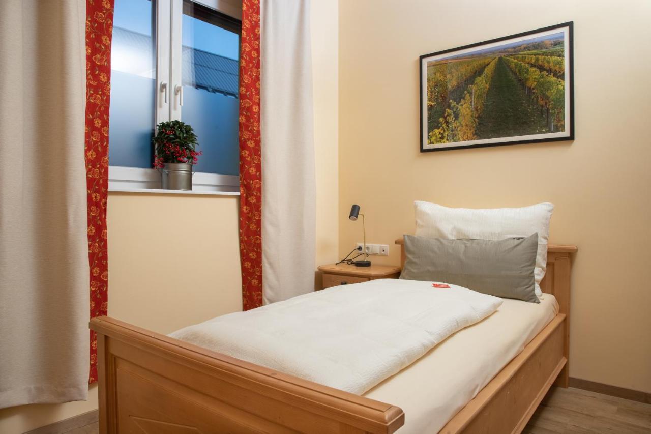Landhaus Storch - Pension Gänserndorf Dış mekan fotoğraf