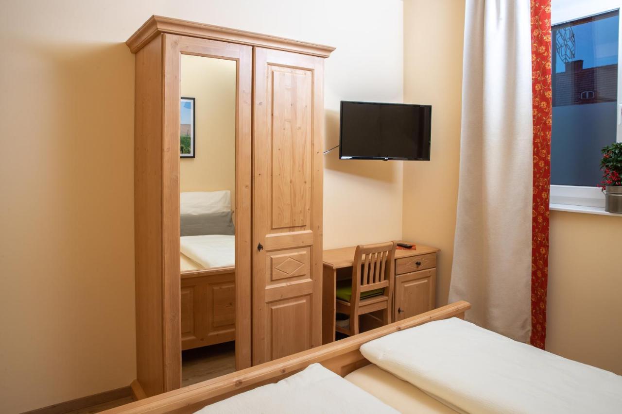 Landhaus Storch - Pension Gänserndorf Dış mekan fotoğraf