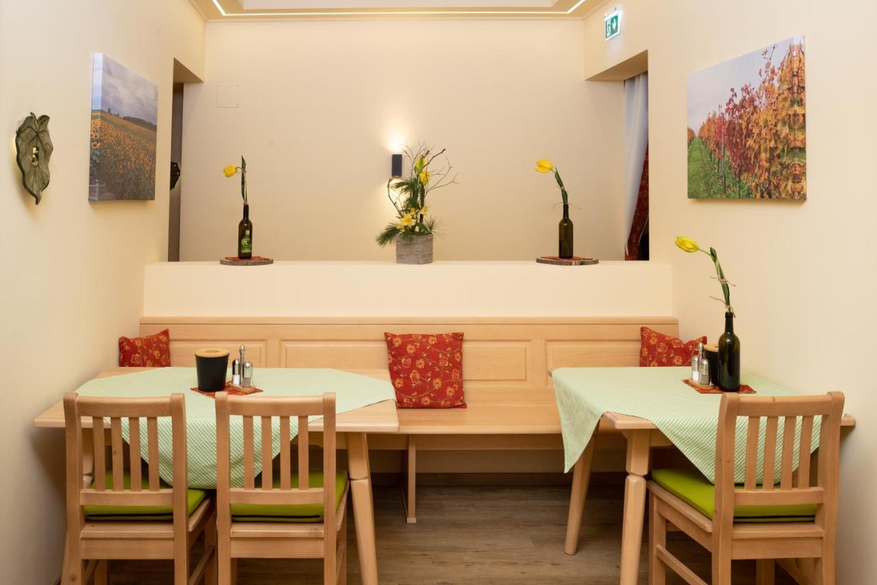 Landhaus Storch - Pension Gänserndorf Dış mekan fotoğraf